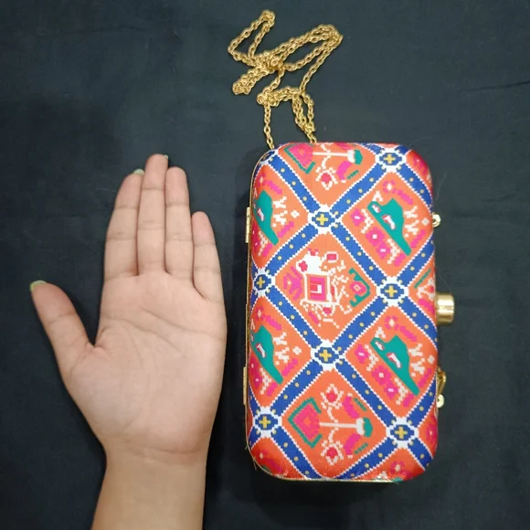 Traditional clutch/sling - Picture 7 of 7